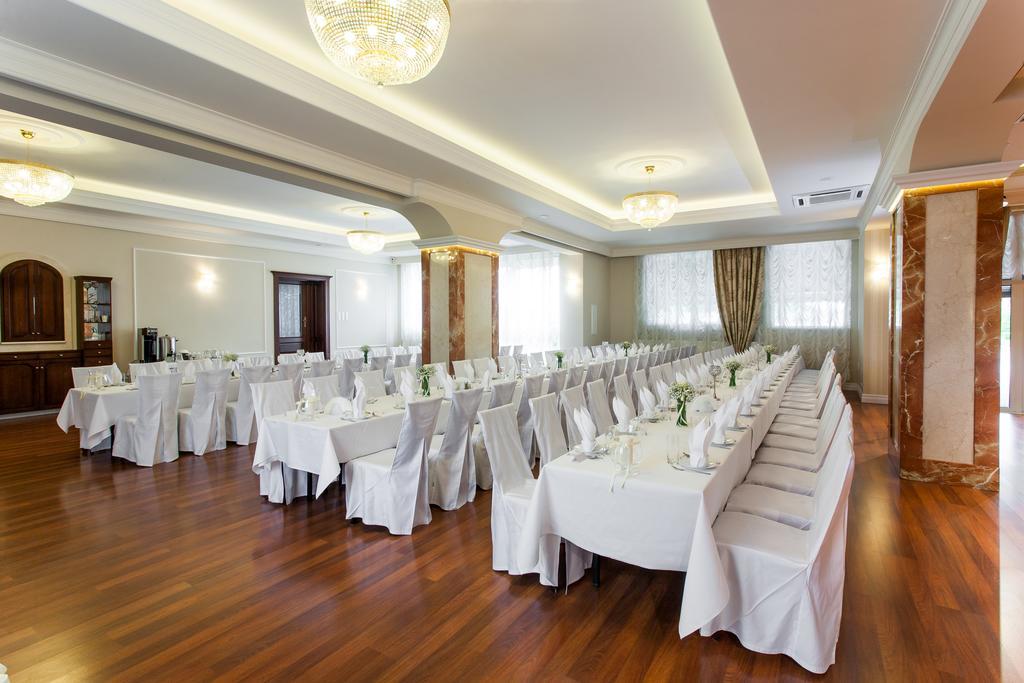 Hotel Panorama Ostrowiec Świętokrzyski Dış mekan fotoğraf