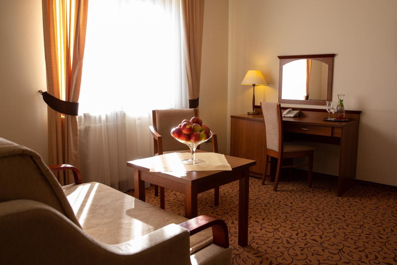 Hotel Panorama Ostrowiec Świętokrzyski Dış mekan fotoğraf